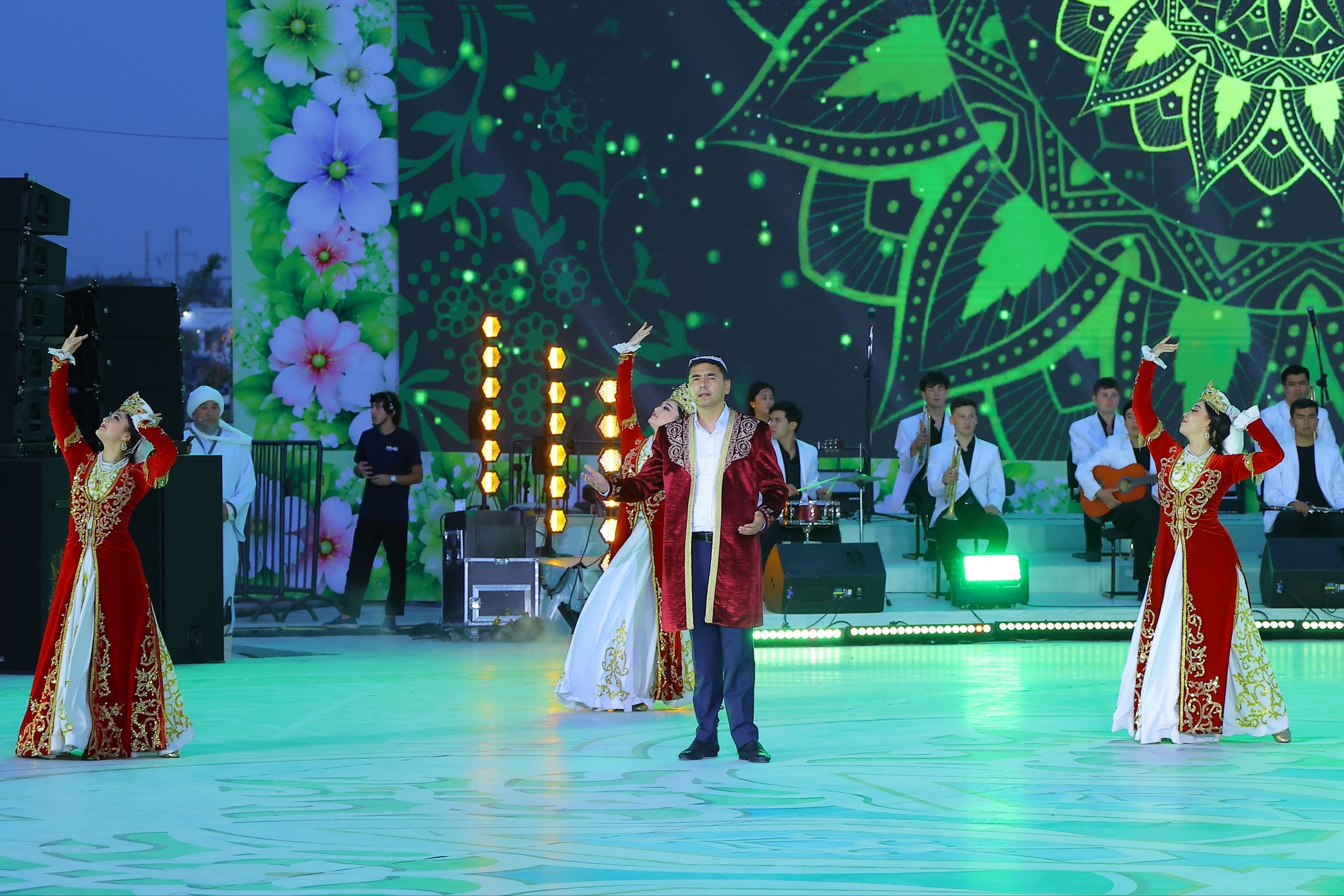 The 65th International Flower Festival Becomes a Global Cultural and Tourism Event