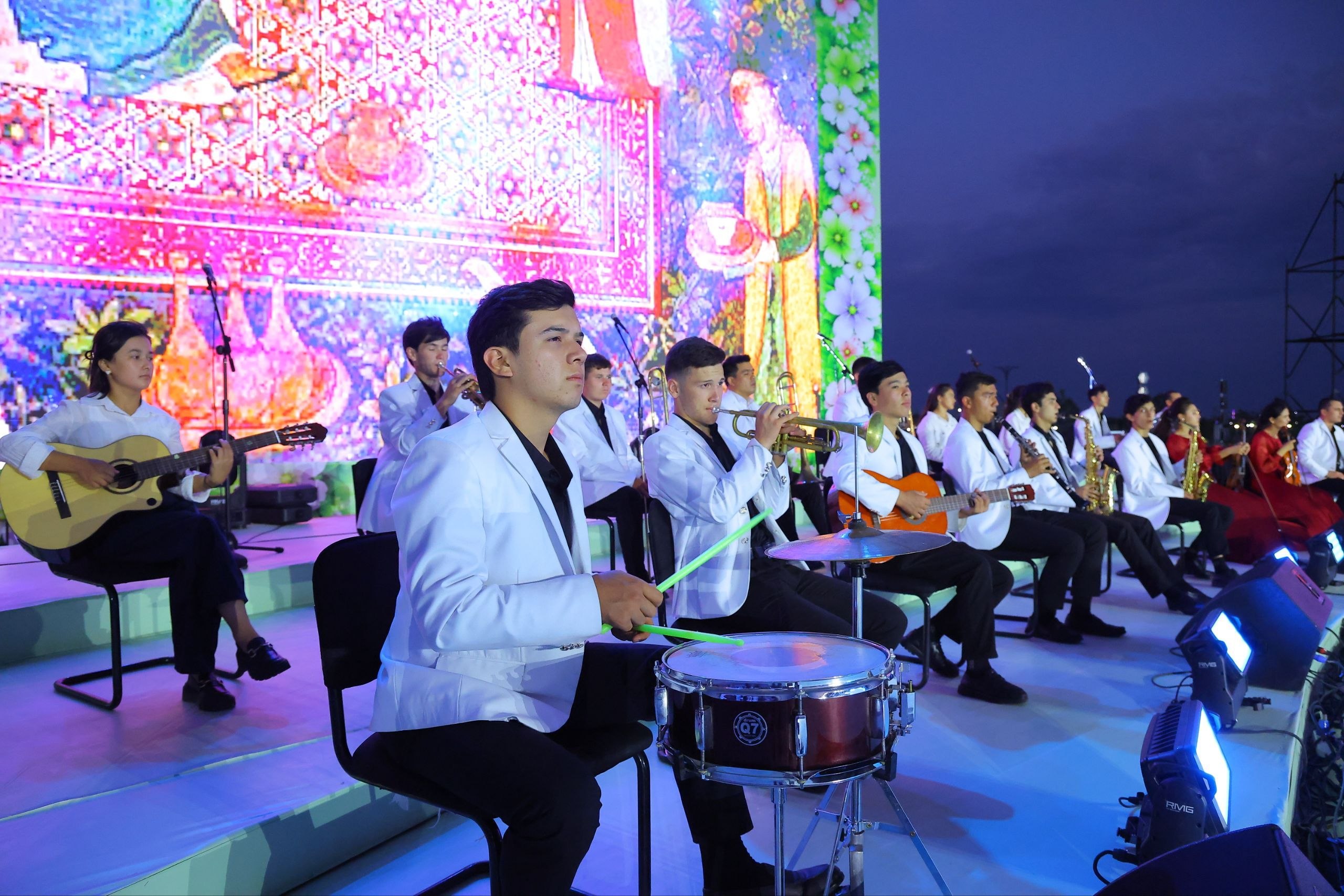 The 65th International Flower Festival Becomes a Global Cultural and Tourism Event